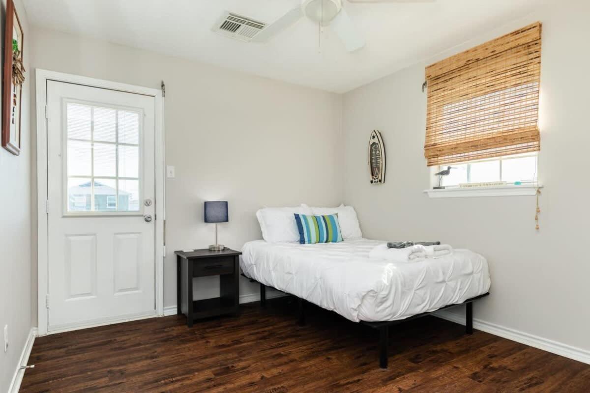 Casa De Las Olas - Huge Fenced Yard, Massive Outdoor Shower, Great Breezes From Deck! Surfside Beach Exterior photo