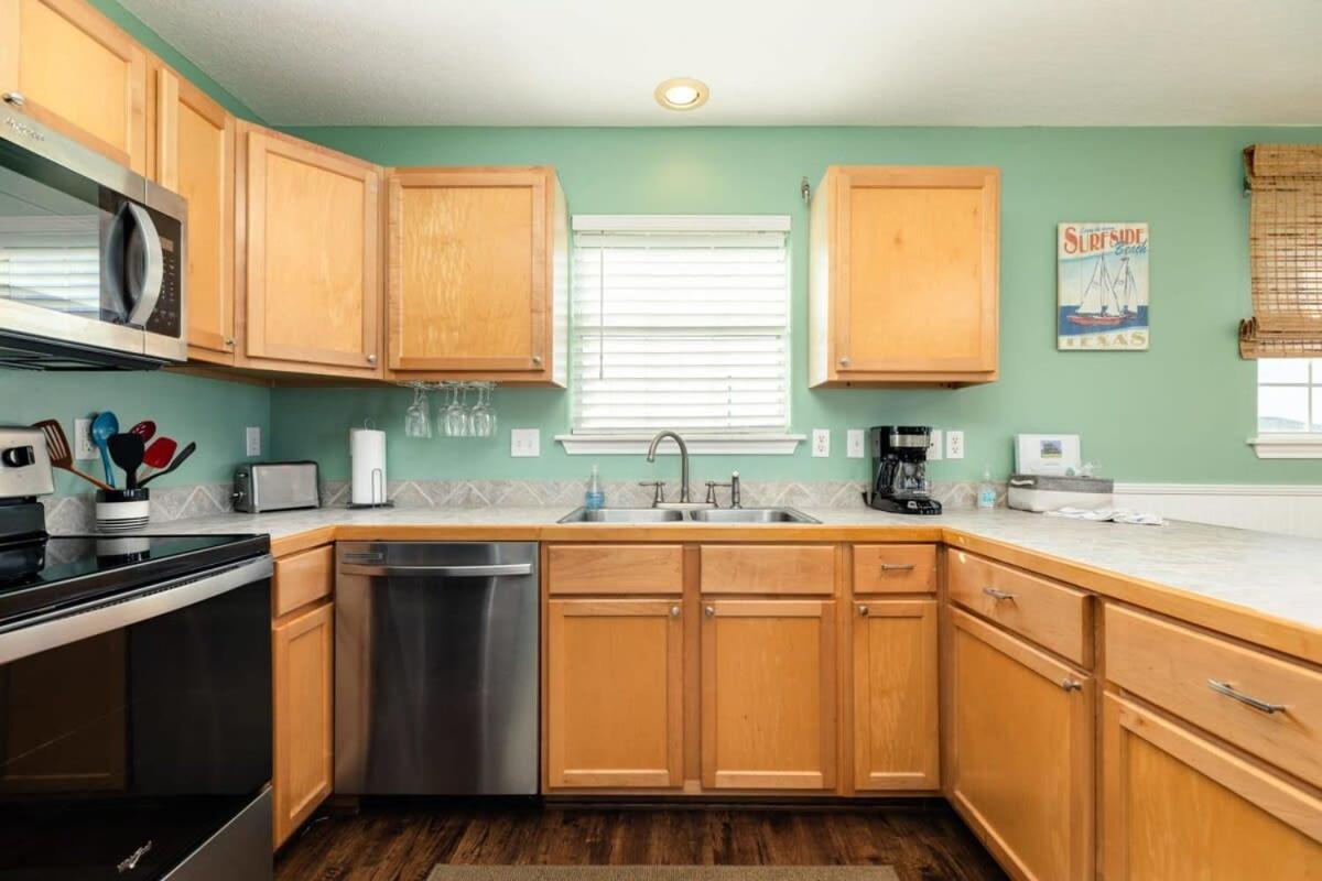 Casa De Las Olas - Huge Fenced Yard, Massive Outdoor Shower, Great Breezes From Deck! Surfside Beach Exterior photo